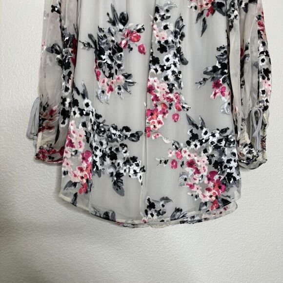 White House Black Market Blouse XS Off Shoulder Silk Blend Floral Textured Top - Picture 11 of 15